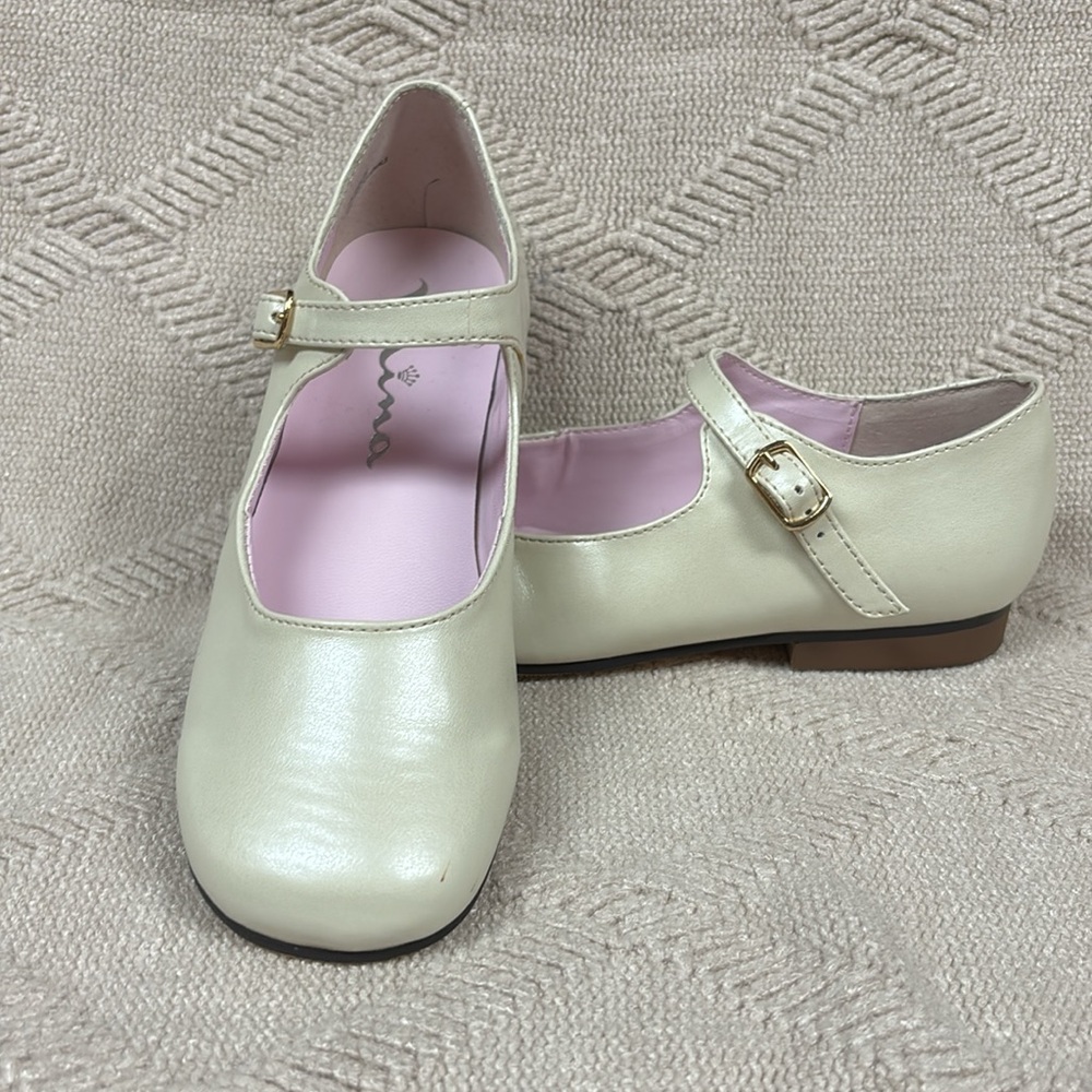Girls size 12 1/2 NARROW  Nina Bone pearlized Bonnett dress shoe